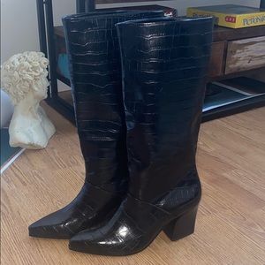 Knee-high Black croc boots from MANGO